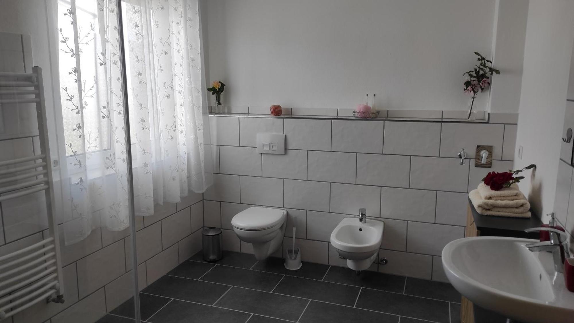 Zum Schmetterlingsflieder